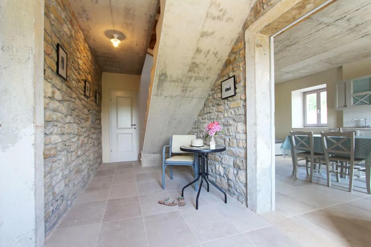 Apartment Vila Flora Secovlje